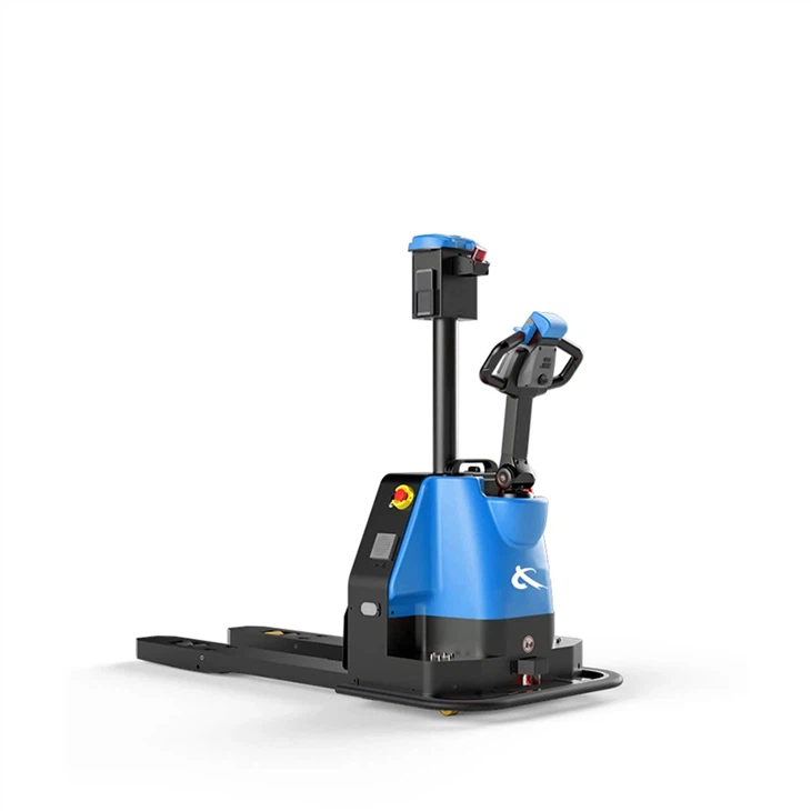 مركبة نقل آلية تسير خلفها